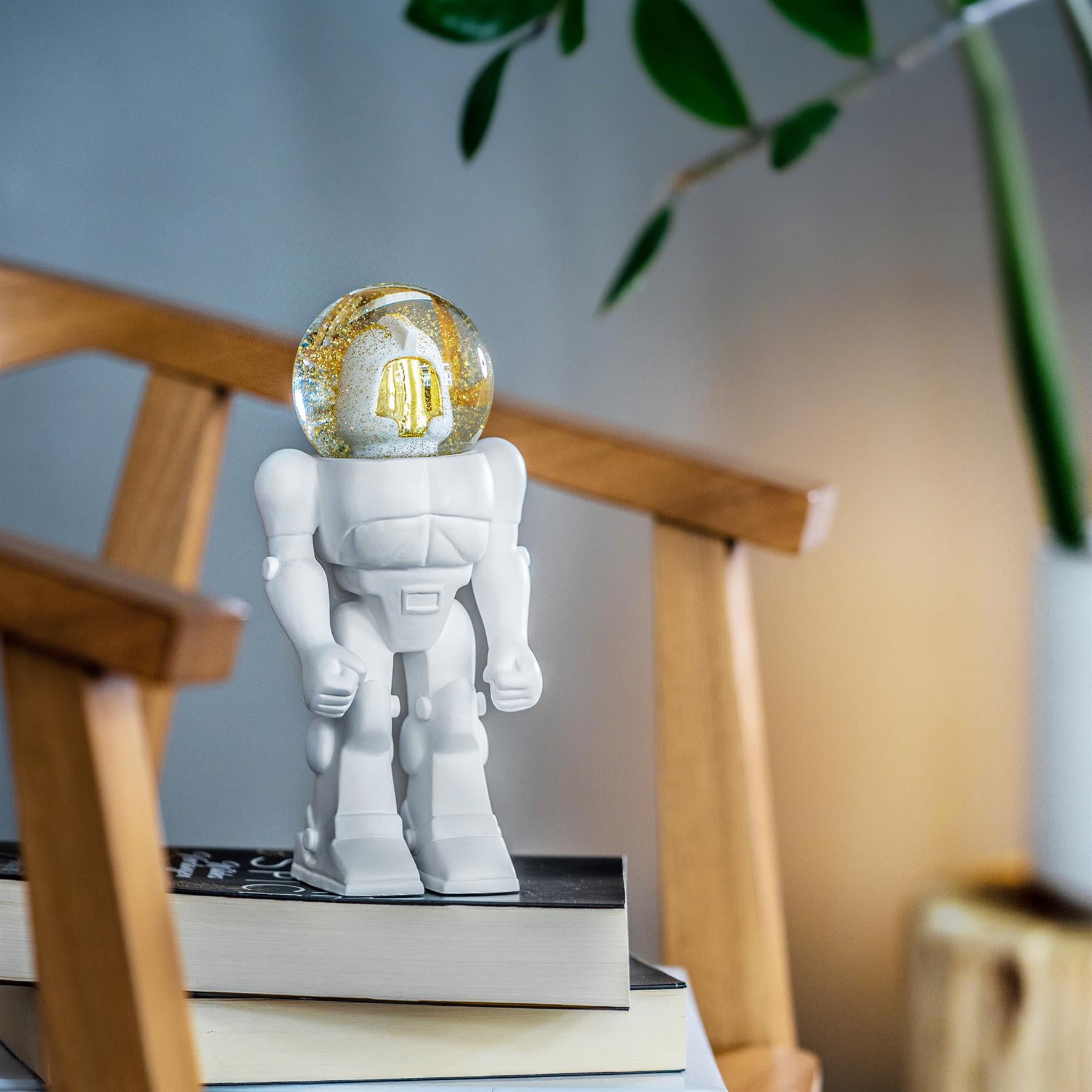 Summerglobe | The Action Hero